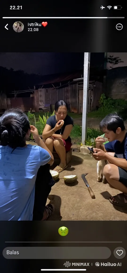 Nighttime Kungfu Display with Friends and Cat – AI Generated Video | Hailuo AI