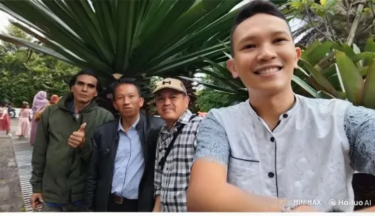 Four Men Transition from Casual Pose to Energetic Kungfu Sparring – AI Generated Video | Hailuo AI