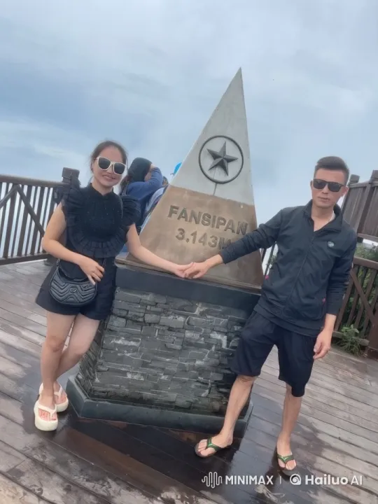Couples' Playful Kung Fu on Fansipan Summit – AI Generated Video | Hailuo AI