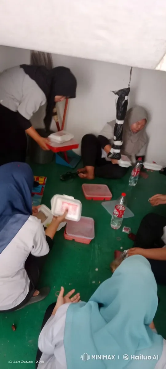 Martial Arts Practice in Confined Space with Food Containers – AI Generated Video | Hailuo AI