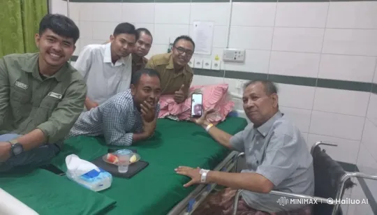 Young Men Perform Kung Fu in Hospital Room – AI Generated Video | Hailuo AI