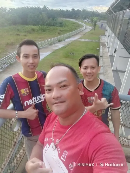Friends Display Kungfu Skills in Scenic Landscape – AI Generated Video | Hailuo AI
