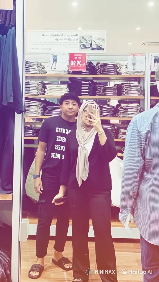 Live2D Animated Kung Fu Duo in Clothing Store – AI Generated Video | Hailuo AI