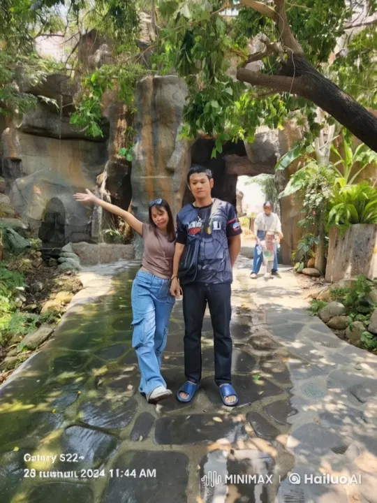 Lush Garden: Dynamic Martial Arts Display – AI Generated Video | Hailuo AI