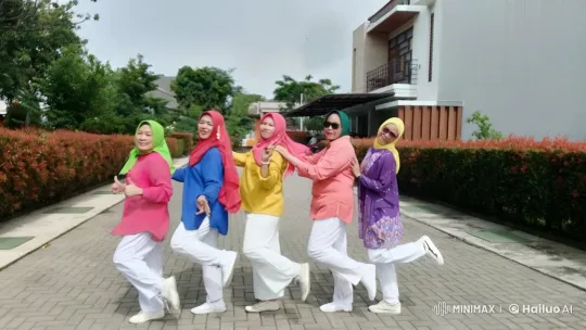 Five Women Showcase Kung Fu Mastery in Suburban Setting – AI Generated Video | Hailuo AI