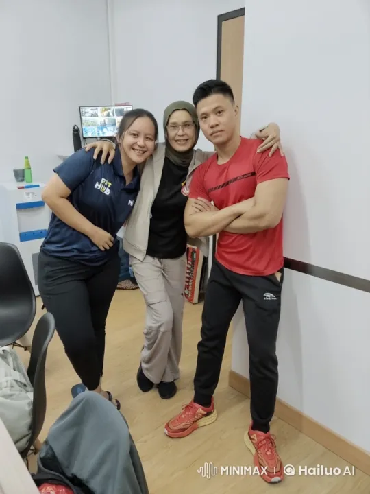 Group Photo with Casual Poses and Smiles – AI Generated Video | Hailuo AI
