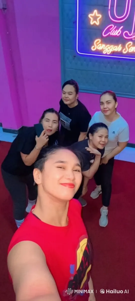 Neon-Lit Kungfu Display: Wing Chun in Action – AI Generated Video | Hailuo AI