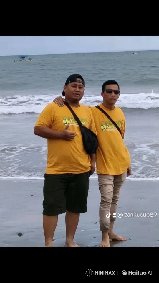Friends Practicing Kungfu on a Tranquil Beach – AI Generated Video | Hailuo AI