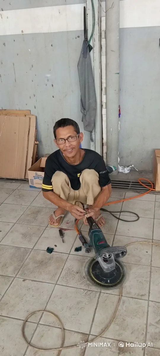 Mechanic's Workshop Kung Fu Performance – AI Generated Video | Hailuo AI