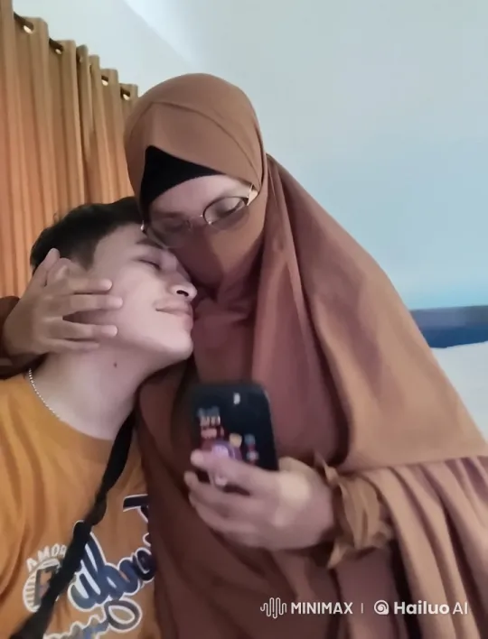 Woman in Niqab Engages in Intense Kungfu Fight – AI Generated Video | Hailuo AI
