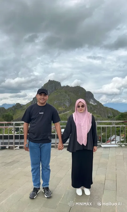 Couple Combines Kung Fu and Romance in Scenic Overlook – AI Generated Video | Hailuo AI