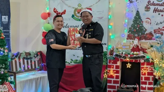 Festive Christmas Kung Fu Battle with Reindeer and Santa – AI Generated Video | Hailuo AI