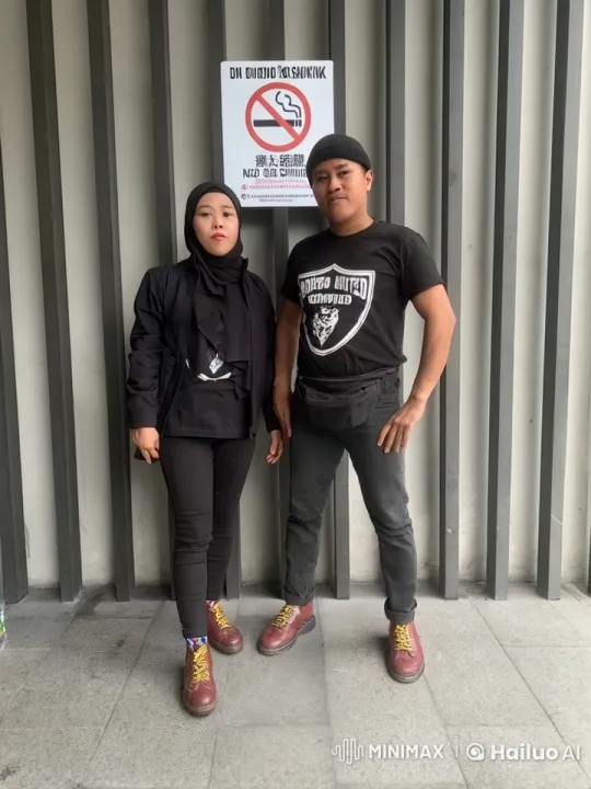 Urban Kung Fu Performance by Hijab and Skinhead Duo – AI Generated Video | Hailuo AI