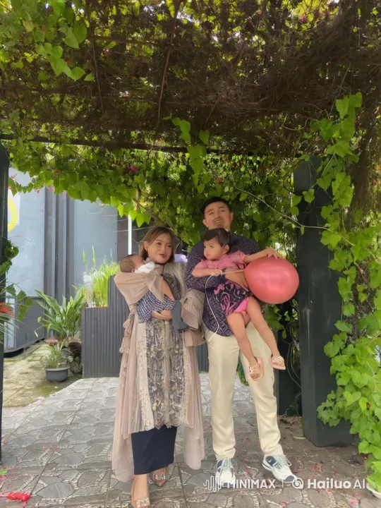 Family Demonstrates Martial Arts in a Garden Setting – AI Generated Video | Hailuo AI