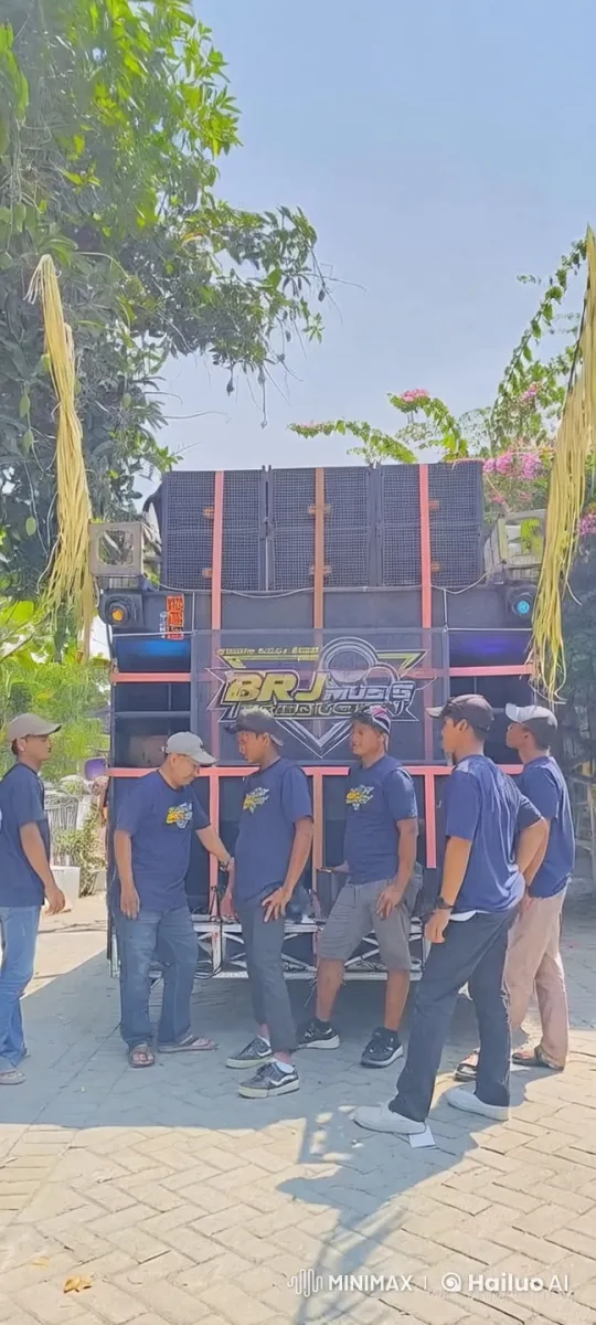 Men Practice Wing Chun and Kungfu in Outdoor Setting – AI Generated Video | Hailuo AI