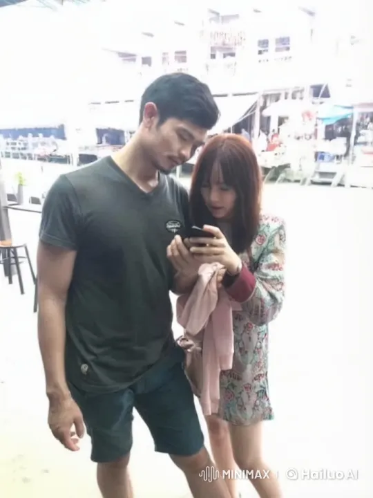 Couple Engages in Dynamic Street Fight Exchange – AI Generated Video | Hailuo AI