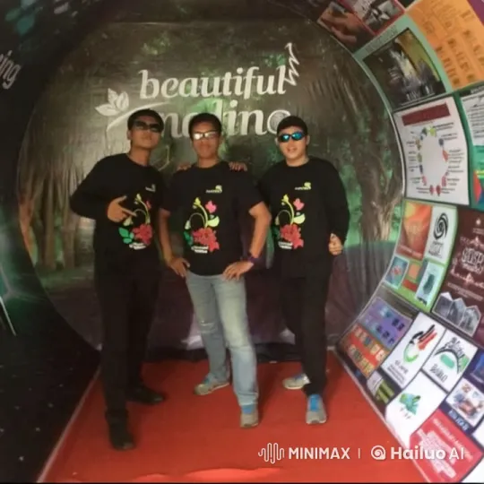 Friends Promote Organization Amidst Kung Fu Display – AI Generated Video | Hailuo AI