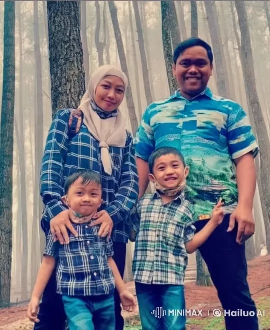 Family Demonstrates Kungfu in Misty Forest Setting – AI Generated Video | Hailuo AI