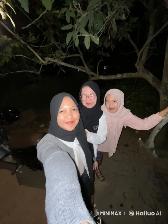 Nighttime Kungfu Performance Under a Tree – AI Generated Video | Hailuo AI