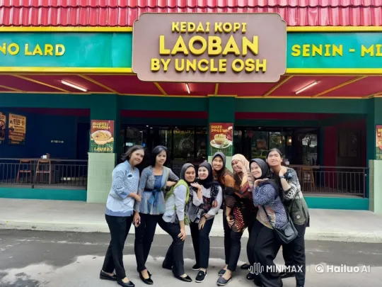 Women's Martial Arts Display at 'Kedai Kopi Laoban' – AI Generated Video | Hailuo AI