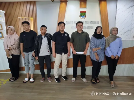 Seven Kung Fu Experts Display Skills in Coordinated Routine – AI Generated Video | Hailuo AI
