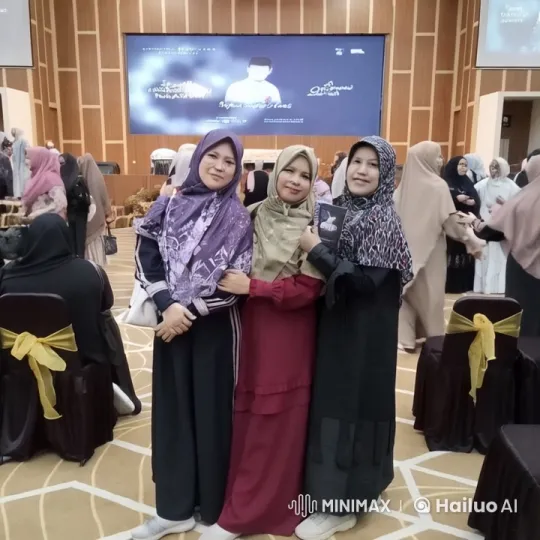Traditional Hijabs, Unexpected Kungfu Display at Cultural Event – AI Generated Video | Hailuo AI