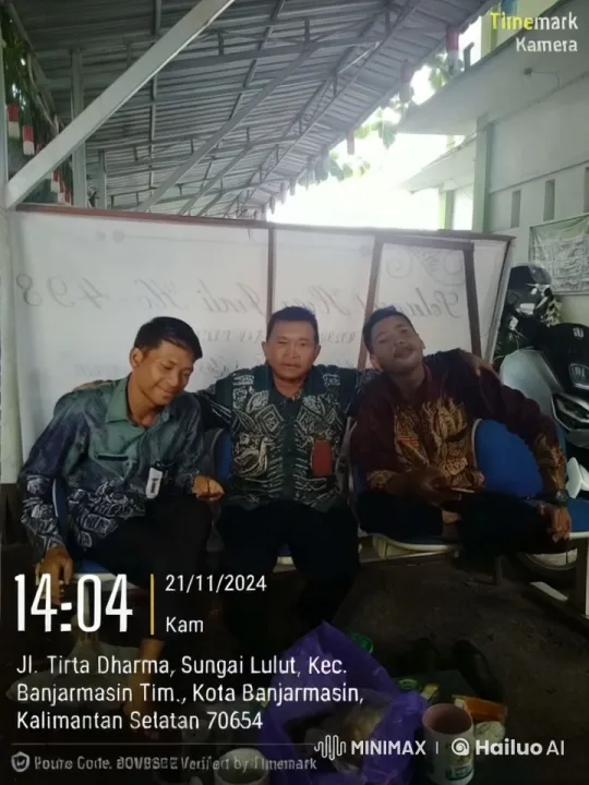 Three Men Practice Kung Fu in Casual Setting – AI Generated Video | Hailuo AI