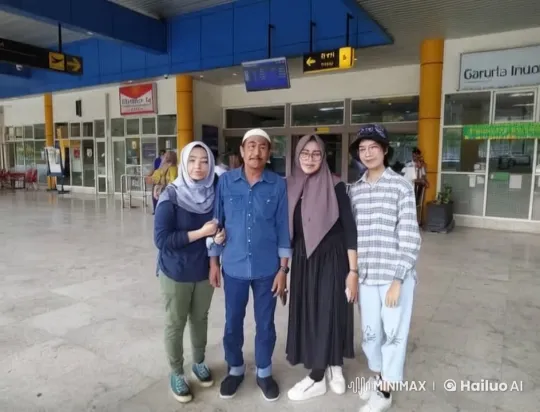 Airport Kung Fu: Casual Outfits to Martial Arts Mastery – AI Generated Video | Hailuo AI