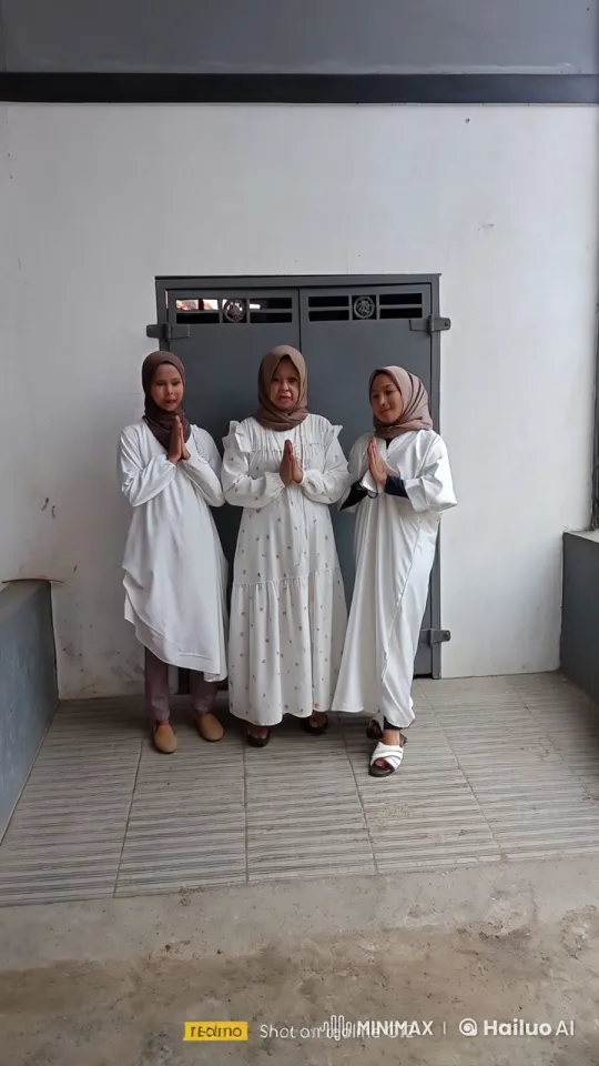 Women Perform Kungfu in Hijabs with Grace and Precision – AI Generated Video | Hailuo AI