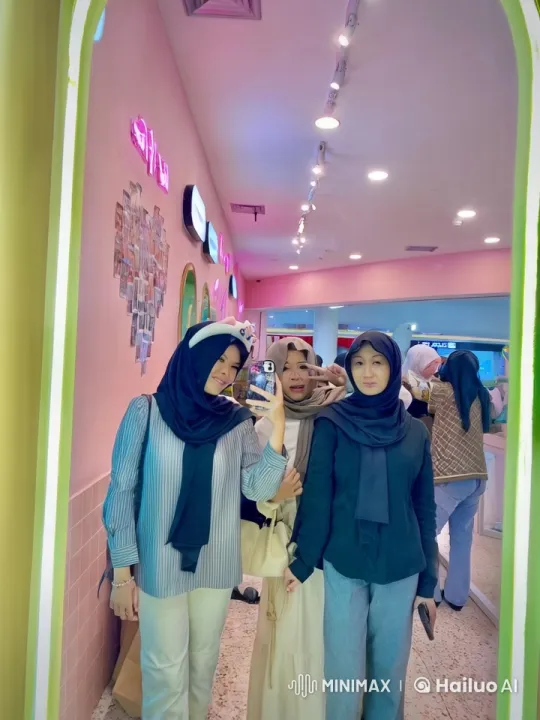 Women's Kung Fu Battle in a Colorful Room – AI Generated Video | Hailuo AI