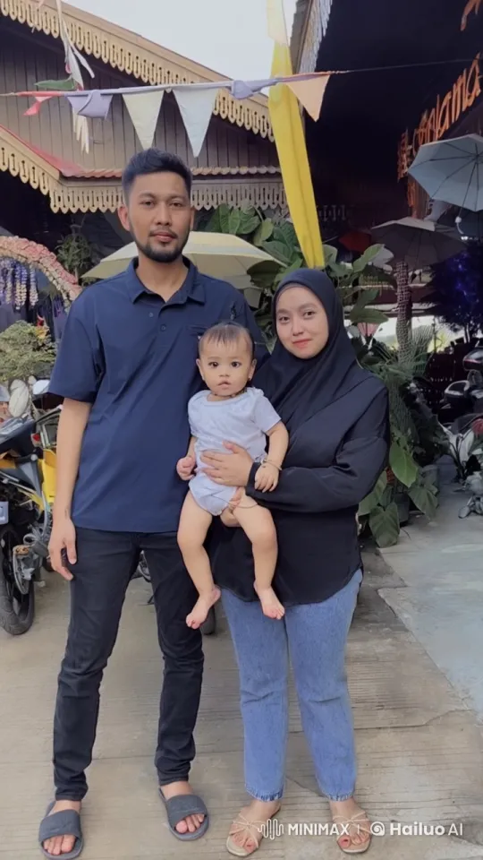 Family Practices Kungfu in Playful Home Routine – AI Generated Video | Hailuo AI