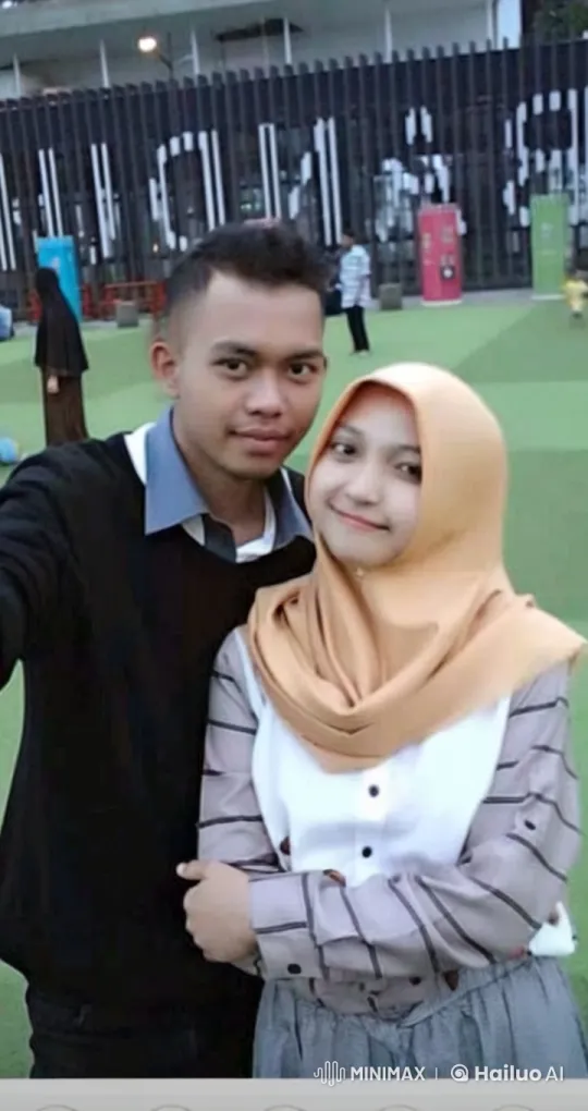 Couple Embraces Affectionately in Outdoor Rec Area – AI Generated Video | Hailuo AI