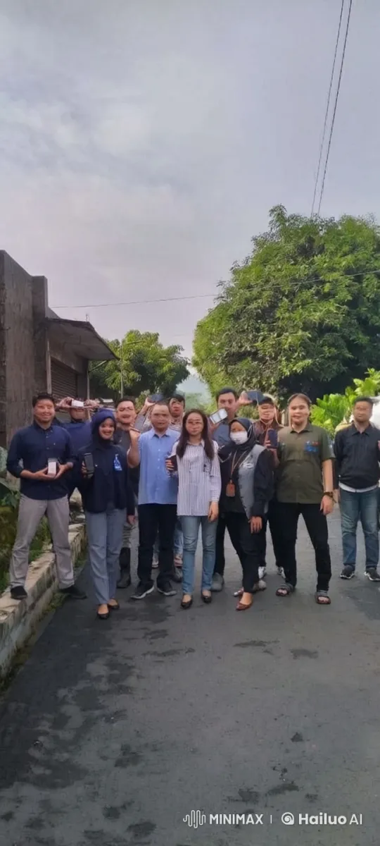 Group Enjoys Playful Bird-Mimicking Dance – AI Generated Video | Hailuo AI