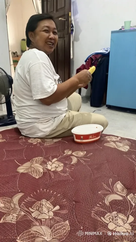 Intense Kung Fu Practice in a Modest Room – AI Generated Video | Hailuo AI
