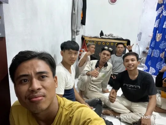 Young Men Practicing Kungfu in a Casual Setting – AI Generated Video | Hailuo AI