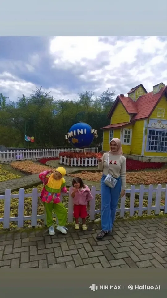 Family's Joyful Kung Fu Session in Garden Setting – AI Generated Video | Hailuo AI