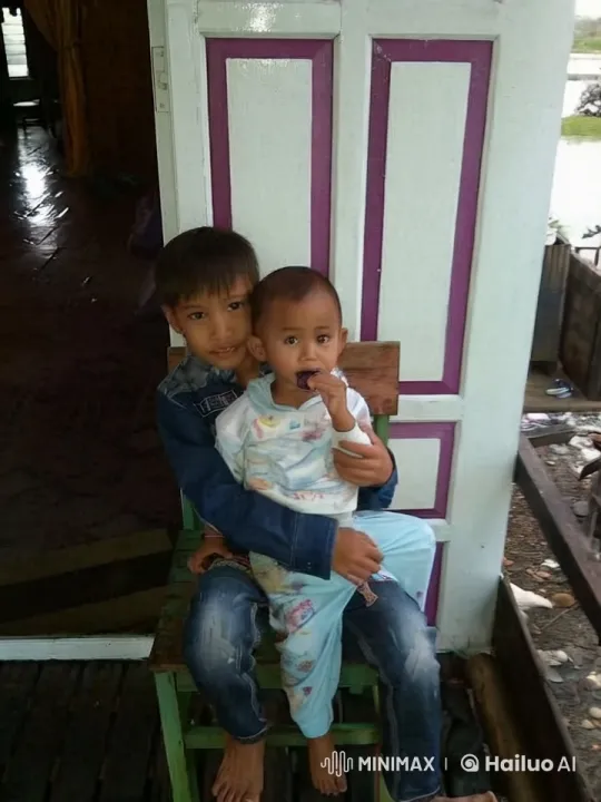 Innocent Sibling Bond Captured on Green Chair – AI Generated Video | Hailuo AI