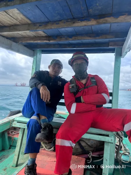 Kung Fu Masters Display Skills on Fishing Boat – AI Generated Video | Hailuo AI