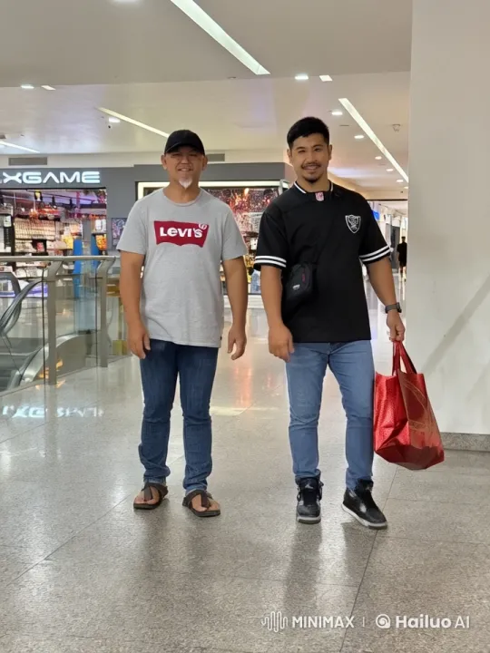 Mall Kungfu Fight: Dynamic Martial Arts Display – AI Generated Video | Hailuo AI