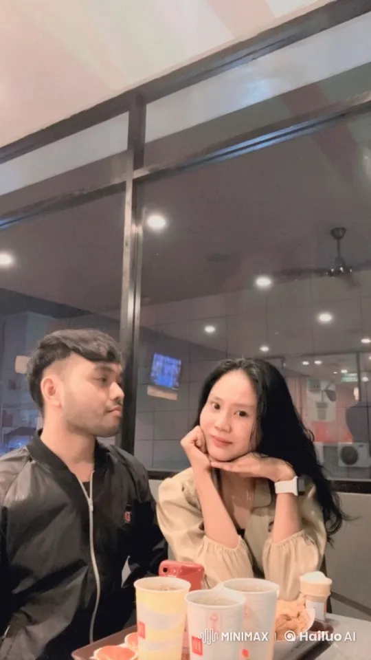 Casual Diners Engage in Unexpected Kung Fu Battle – AI Generated Video | Hailuo AI