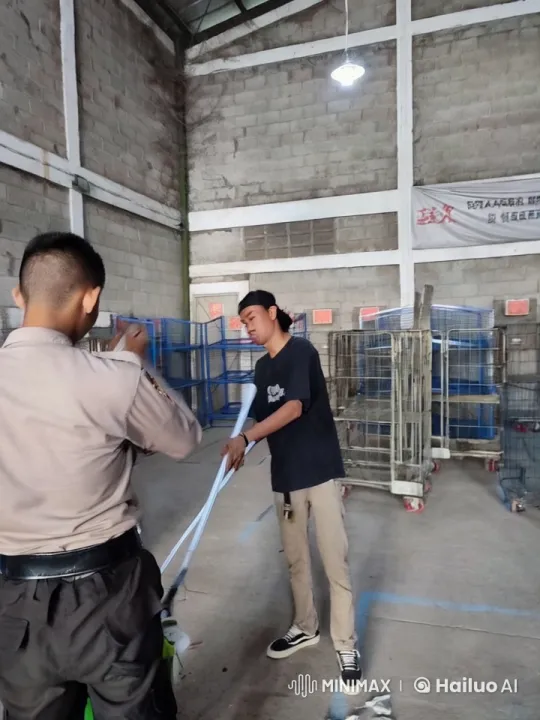 Casual Man Battles Police Officer in Kungfu Duel – AI Generated Video | Hailuo AI