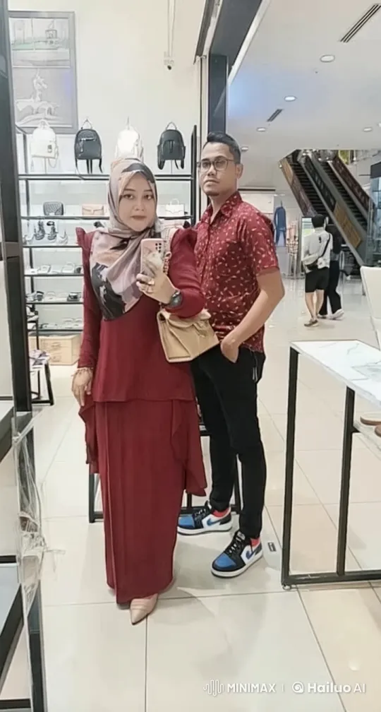 Couple Showcases Martial Arts in Store Setting – AI Generated Video | Hailuo AI