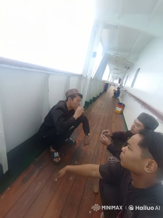 Spontaneous Kungfu Duel on Ferry Deck – AI Generated Video | Hailuo AI