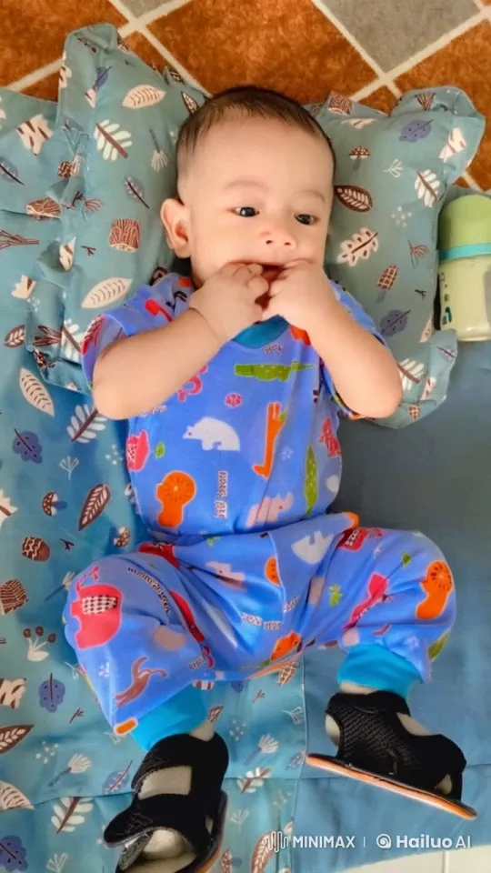 Baby Enacts Energetic Kungfu Moves on Play Mat – AI Generated Video | Hailuo AI