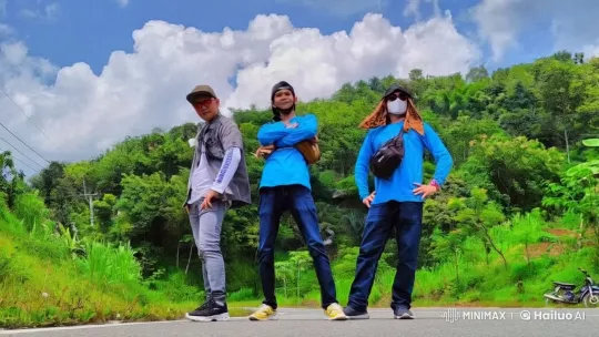 Three Individuals Perform Impressive Kungfu Moves – AI Generated Video | Hailuo AI