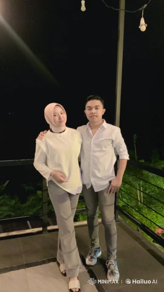 Couple Engages in Energetic Kung-Fu Combat on Balcony – AI Generated Video | Hailuo AI