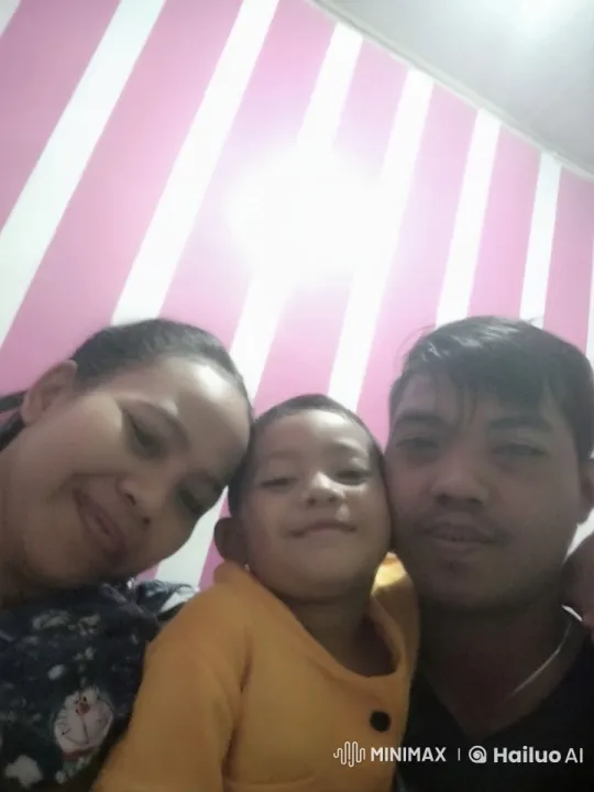 Family Encourages Child's Kung-Fu Practice in Colorful Room – AI Generated Video | Hailuo AI