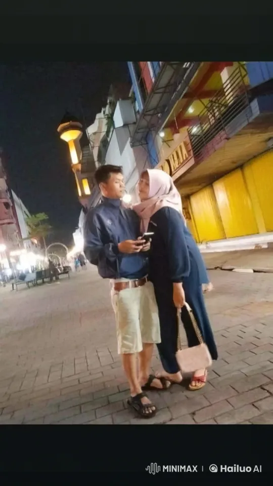 Couple Performs Kung Fu in Urban Night Scene – AI Generated Video | Hailuo AI