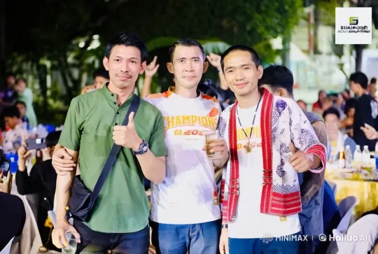 Friends Celebrate with Drinks at Festive Event – AI Generated Video | Hailuo AI