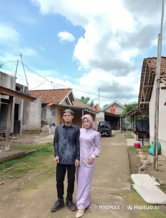 Couple Engages in Intense Kungfu Battle in Rural Setting – AI Generated Video | Hailuo AI